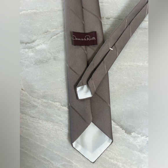 OSCAR DE LA RENTA Tie - Picture 8 of 13